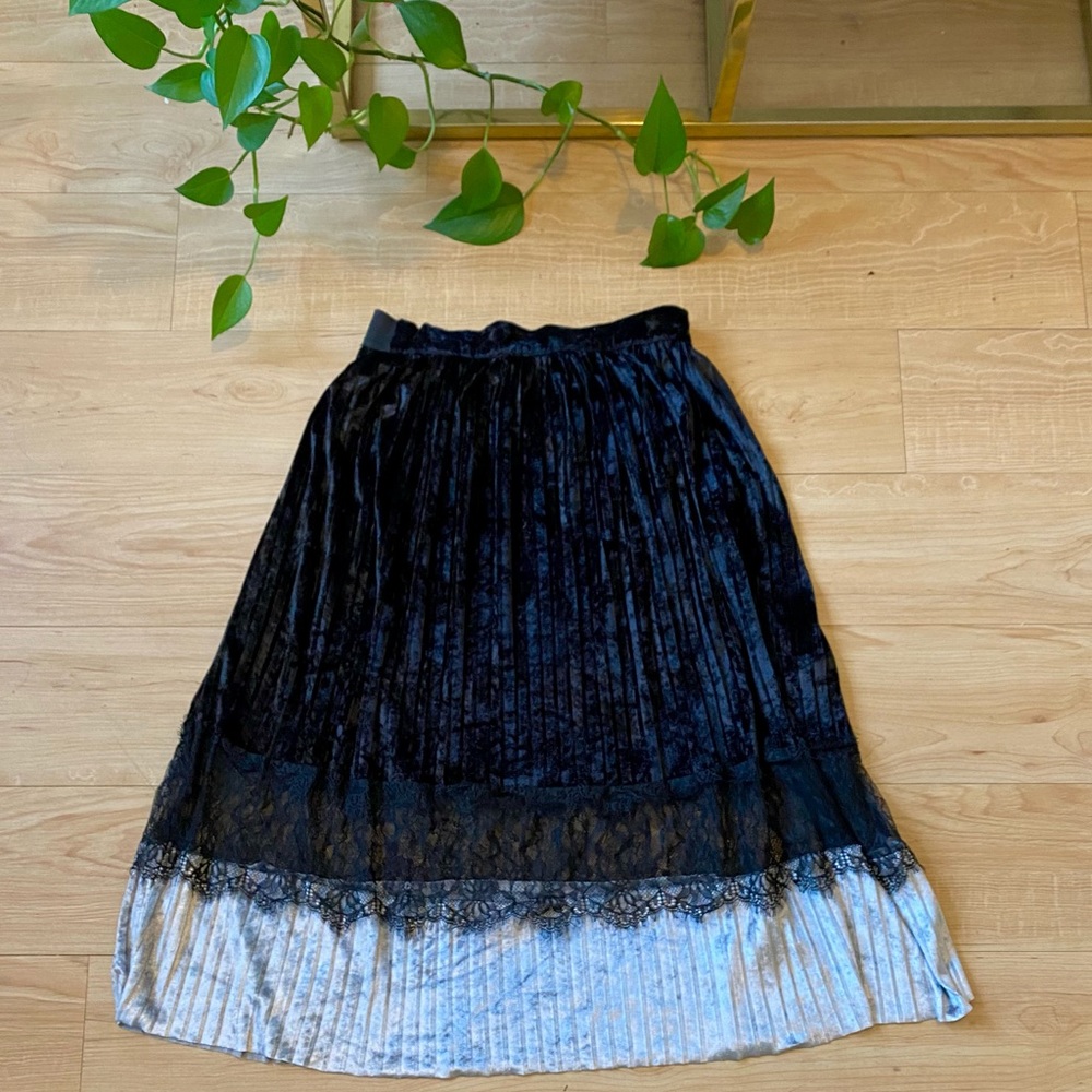 Zara Pleated and Lace Skirt Black and Silver size M